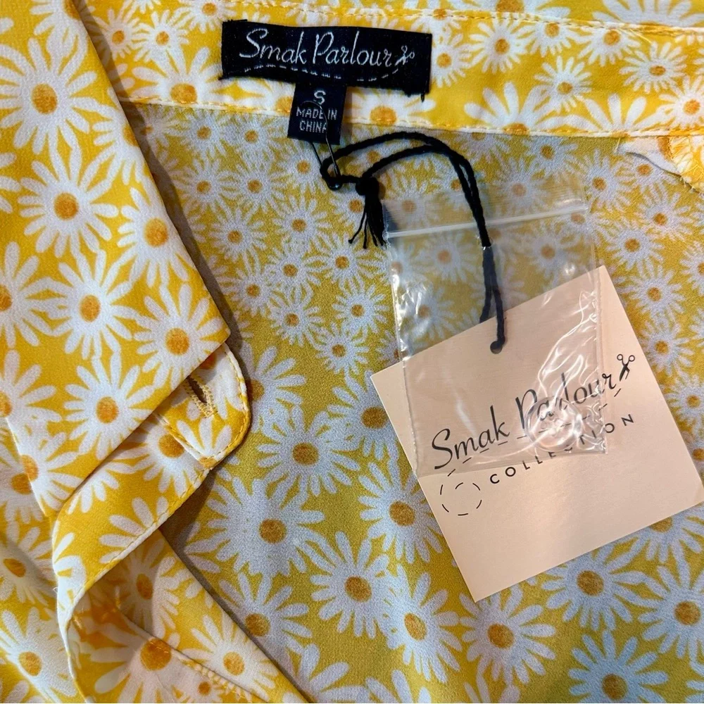SMAK POLOUR - Yellow & White Daisy Collared Bow Blouse - Size S - Picture 14 of 15